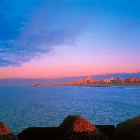 Terrace With Lush Garden Prázdninový dům *