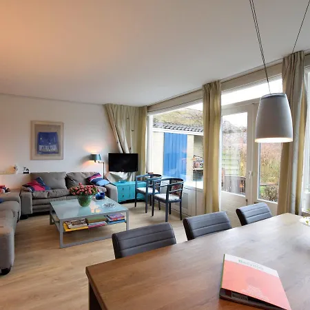 Terrace With Lush Garden Prázdninový dům Voorburg