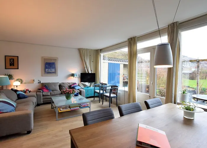 Terrace With Lush Garden Σπίτι διακοπών Voorburg